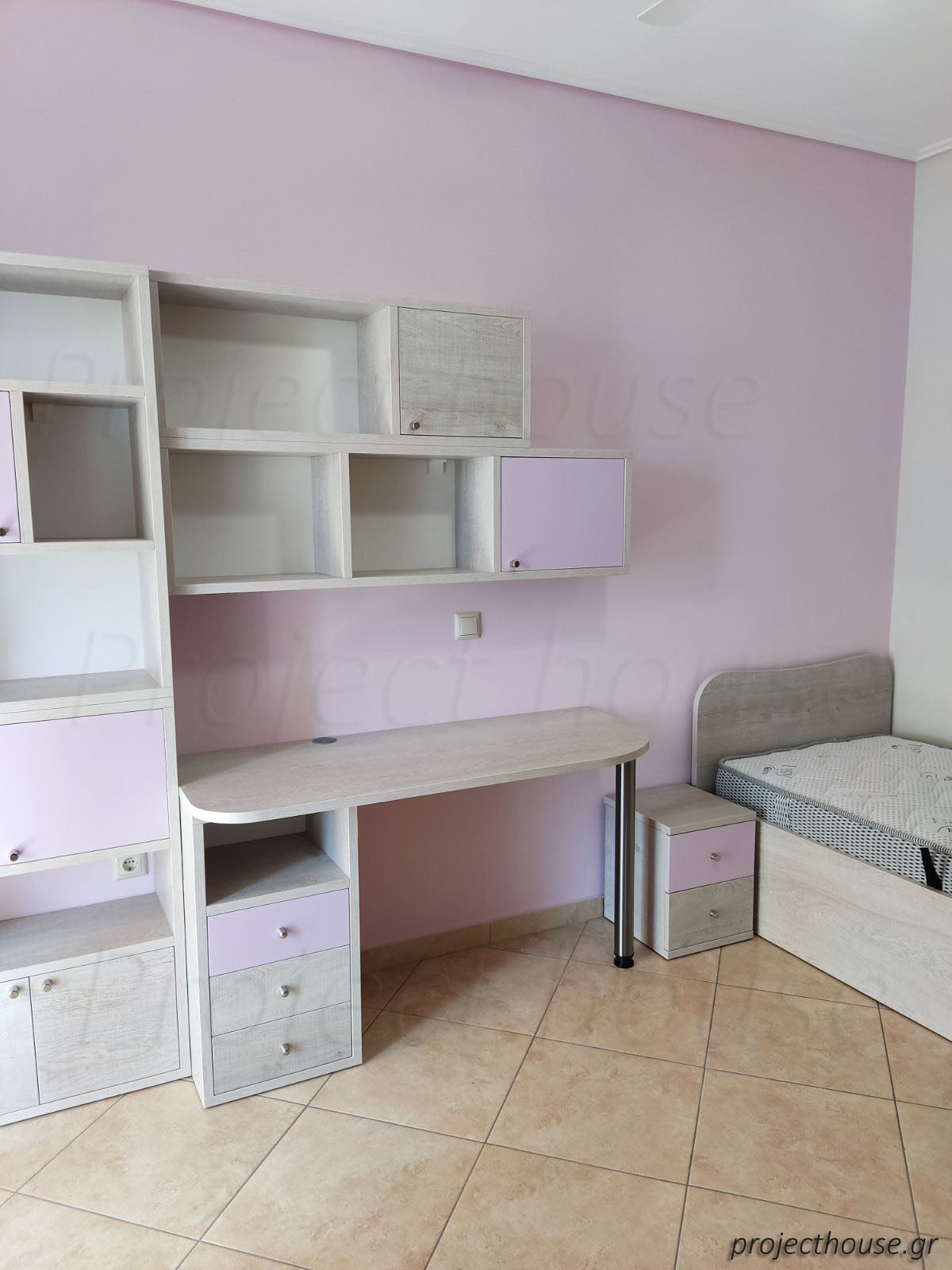 Γραφείο κρεβάτι και κομοδίνο