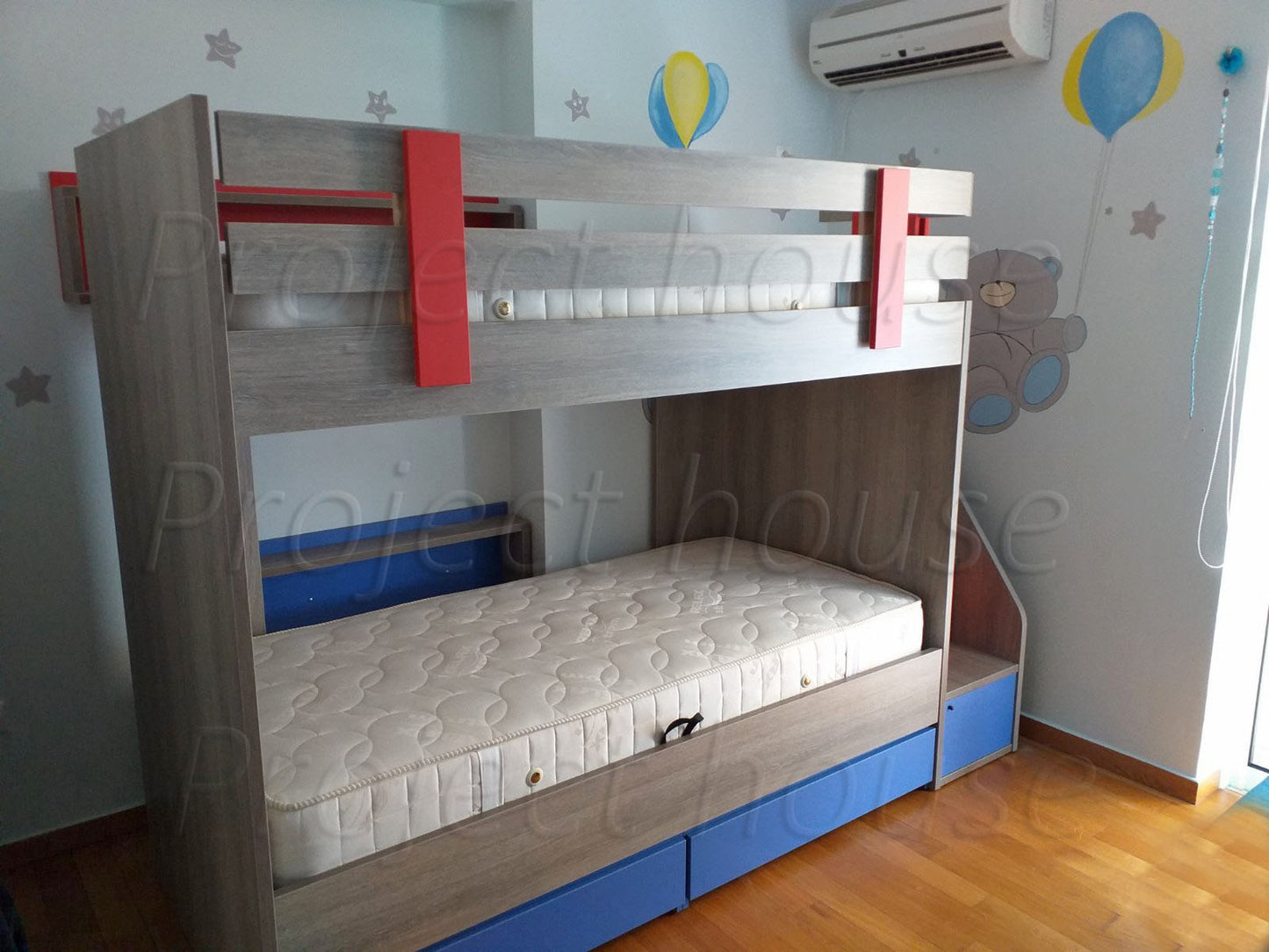 Κουκέτα αγόρι κορίτσι με ασφαλή σκάλα