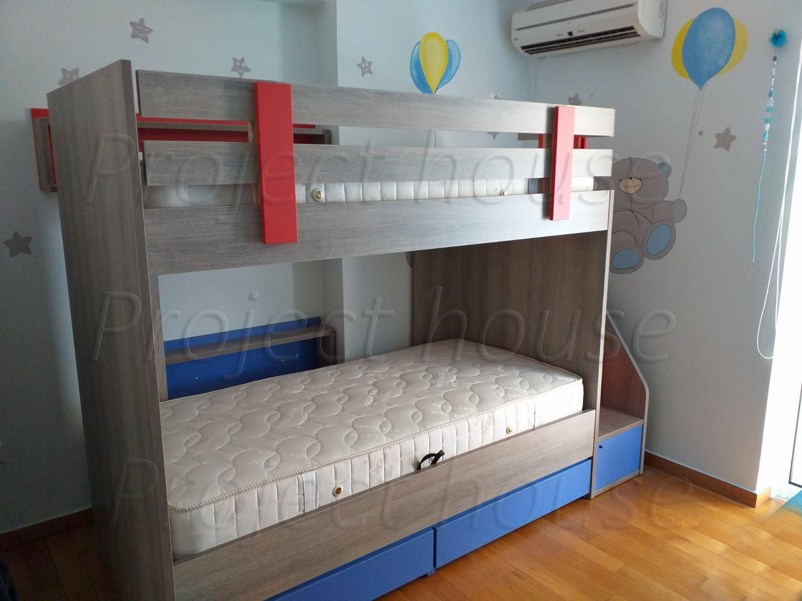 Κουκέτα αγόρι κορίτσι με ασφαλή σκάλα