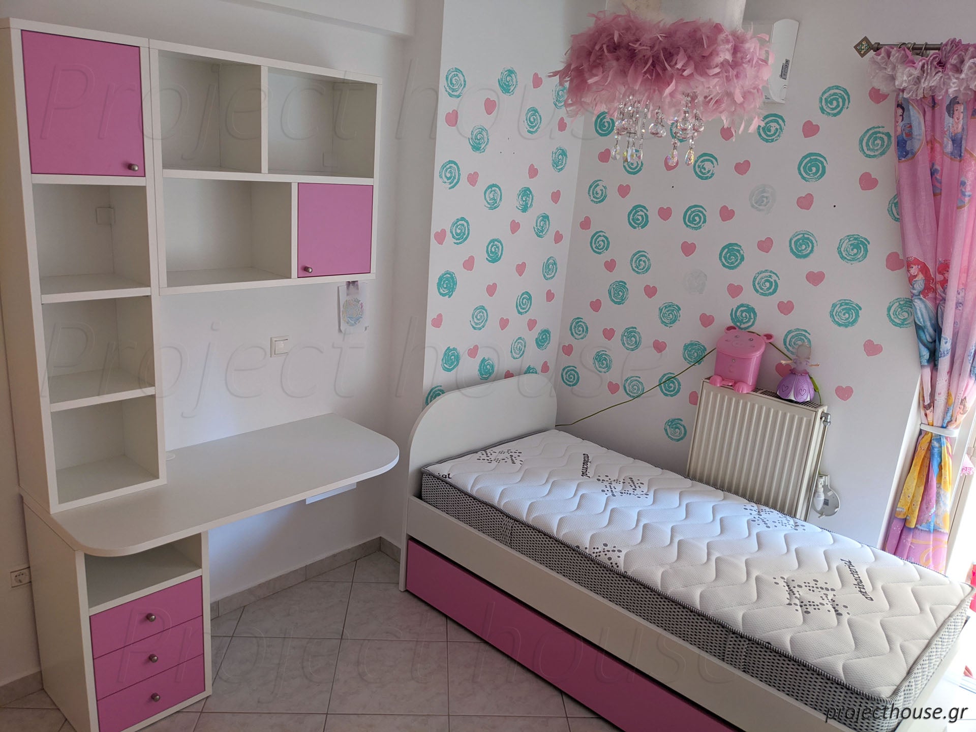 Παιδικό εφηβικό δωμάτιο με γραφείο και κρεβάτι