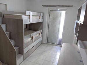Δωμάτιο με κουκέτα και διπλό γραφείο