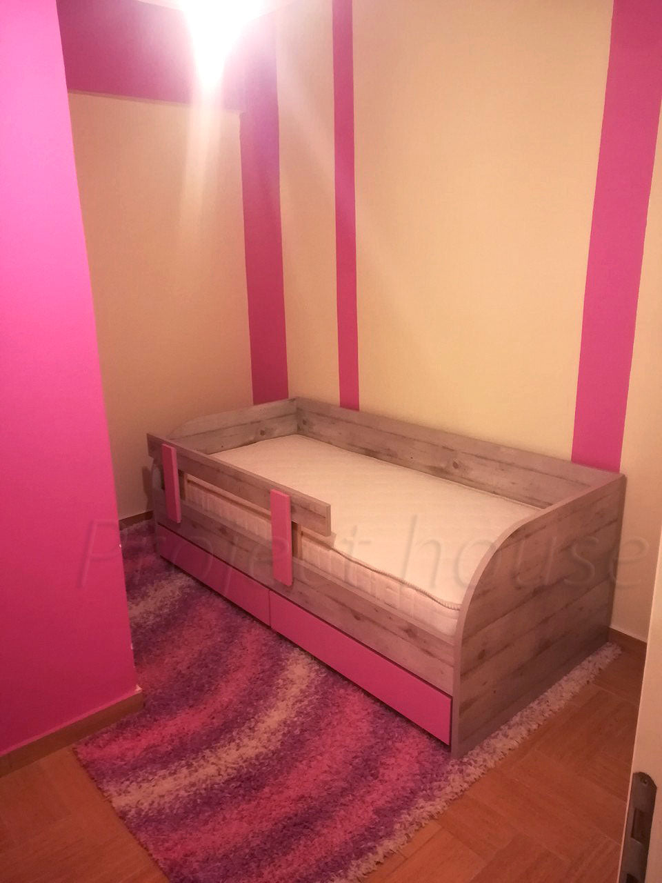 Κρεβάτια για κορίτσι με συρτάρια και κάγκελο ροζ