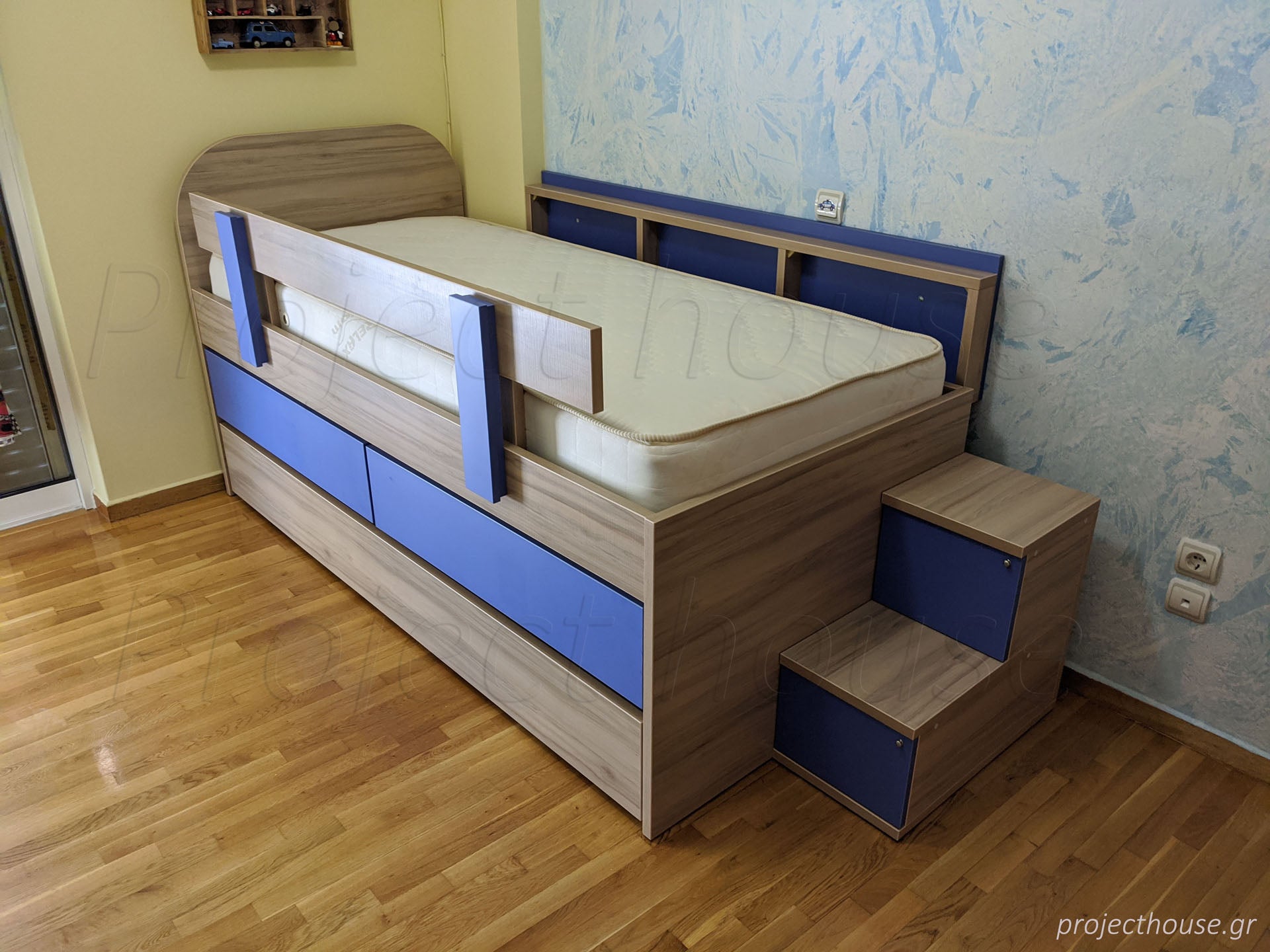 Κρεβάτι με συρτάρια και συρρόμενο μηχανισμό μαζί με σκαλάκια