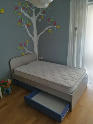 Όμορφο πρακτικό κρεβάτι για παιδιά